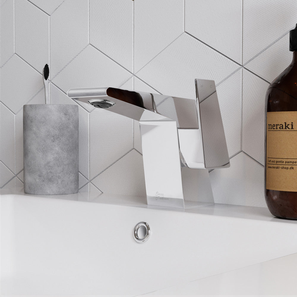 Carre Single Hole, Single-Handle, Bathroom Faucet in Chrome